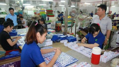 Ồ ạt rút BHXH một lần: Chờ đủ tuổi hưu thì người lao động sống bằng gì?