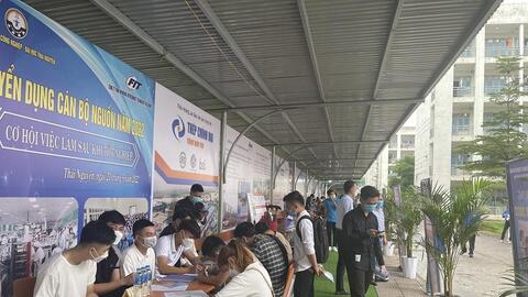 Ngày hội việc làm - cầu nối quan trọng cho doanh nghiệp và sinh viên