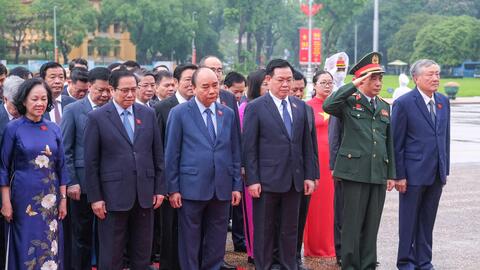 Lãnh đạo Đảng, Nhà nước và các đại biểu Quốc hội vào Lăng viếng Chủ tịch Hồ Chí Minh trước khai mạc Kỳ họp thứ 3, Quốc hội khoá XV