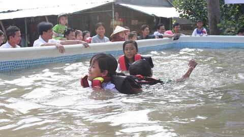 Kinh nghiệm phổ cập bơi cho học sinh nơi miền sông nước