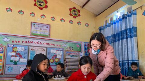 “Xây dựng tủ sách giáo khoa” cho học sinh vùng khó