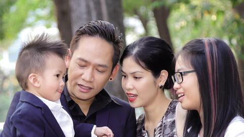 Chân dung người vợ kín tiếng, khiến Duy Mạnh nể và tôn trọng