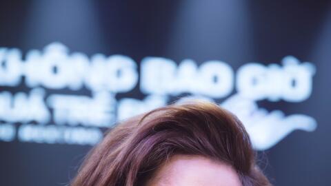 Lưu Bích khoe sắc vóc ở tuổi 54: "Không bao giờ quá trễ để làm lại và để có được hạnh phúc"