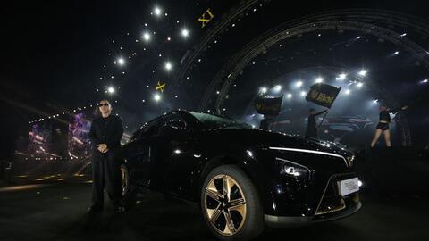 VinFast bất ngờ ra mắt VF 7 lạ: Hỏa Long Độc Bản, phối màu như President, chưa tới 70 người được sở hữu