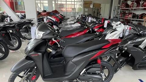 Thị trường xe máy cận Tết: Đồng loạt giảm giá, sức mua vẫn yếu