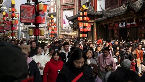Người dân Trung Quốc không tiếc tiền chi tiêu cho Tết Nguyên đán 2024