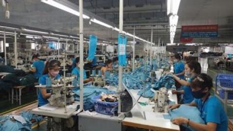Doanh nghiệp dệt may, da giày lo ngại vì giá USD tăng cao
