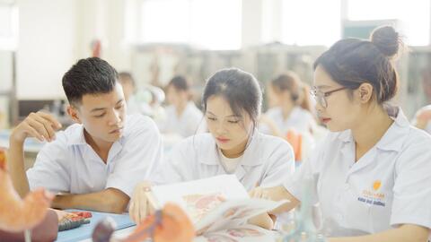 8 ngành học ra trường không lo thất nghiệp ở Việt Nam: Thu nhập lên đến hàng tỷ đồng/năm, khát nhân lực trầm trọng