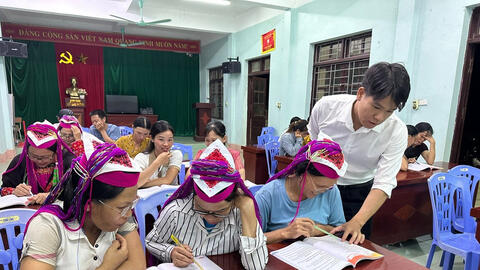 Lớp học buổi tối ở miền núi Quảng Ninh