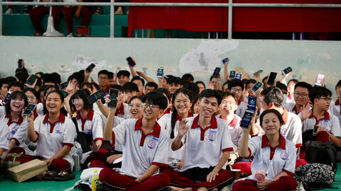 'Không một mình' trên không gian số