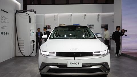 Tiêu thụ ô tô điện tiếp tục tăng mạnh trên toàn cầu