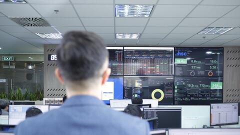 VN-Index tiến sát đỉnh cũ, thị trường đối mặt áp lực chốt lời