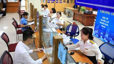 Thu ngân sách chậm lại, áp lực gia tăng