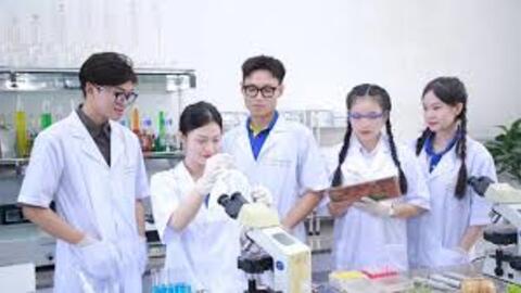 Chủ động hỗ trợ người học tiếp cận học bổng ngành công nghệ chiến lược