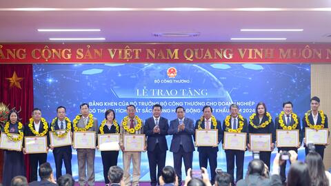 Xuất nhập khẩu năm 2025: Kết quả nổi bật và vinh danh doanh nghiệp tiêu biểu