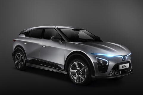 VinFast VF 7 chốt giá từ 850 triệu: Đi tối đa 431 km, thuê pin từ 2,9 triệu/tháng, giao xe trước Tết