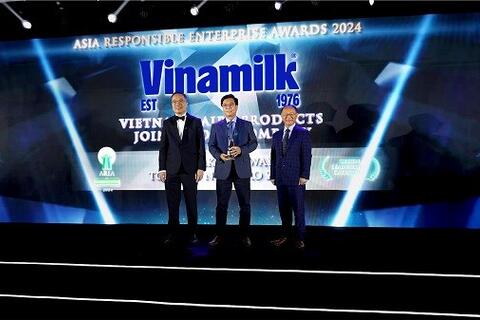 Tiên phong về Net zero, Vinamilk được vinh danh tại Giải thưởng Doanh nghiệp Trách nhiệm châu Á