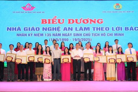 Biểu dương 135 nhà giáo Nghệ An làm theo lời Bác