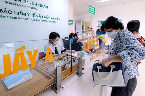 Từ 1-7, trường hợp nào tự đi khám chữa bệnh trái tuyến được hưởng 100% bảo hiểm y tế?