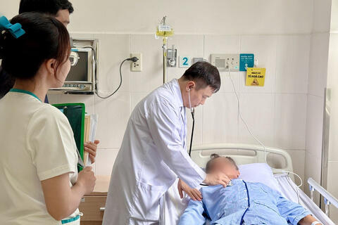 Cứu sống bệnh nhân bị bóc tách động mạch chủ nguy kịch