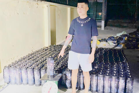 Bắt giữ thanh niên vận chuyển trái phép 384 bình khí cười