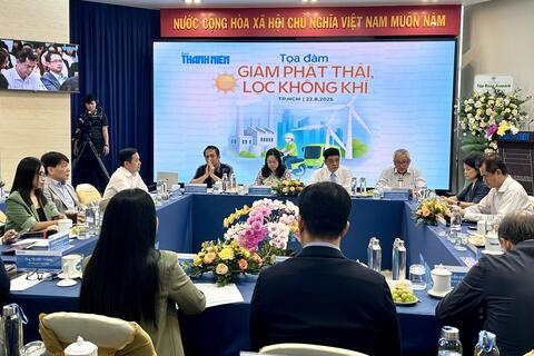 Nhiều giải pháp hỗ trợ chuyển đổi xe xăng sang xe điện