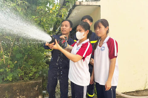 Hơn 1.100 cán bộ, sinh viên y tế học cách ứng phó sự cố cháy nổ