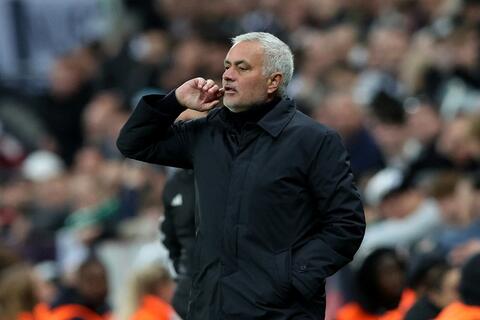 HLV Mourinho tiếp tục nhận trái đắng ở Champions League