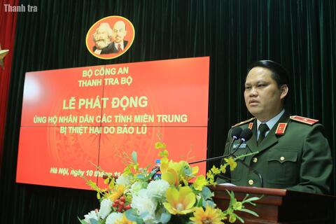 Thanh tra Bộ Công an ủng hộ Nhân dân các tỉnh miền Trung bị thiệt hại do bão lũ 500 triệu đồng