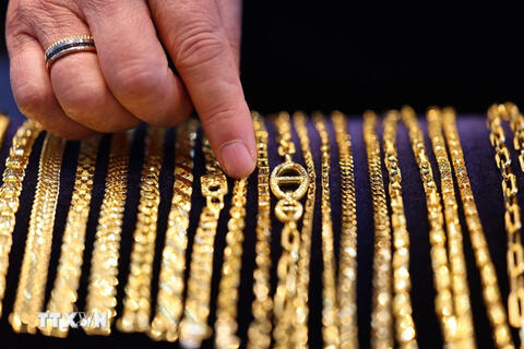 Kỳ vọng Fed hạ lãi suất vẫn đang tiếp sức cho giá vàng