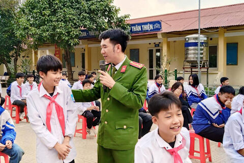 Xây dựng trường nội trú hạnh phúc ở xã biên giới Phục Hòa