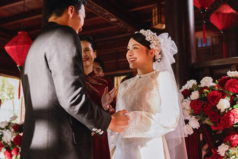 Nam chính trong bom tấn Mưa Đỏ làm đám cưới, danh tính cô dâu gây chú ý đặc biệt