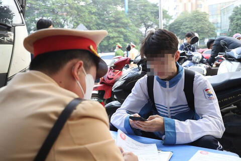 Hà Nội xử lý gần 1.700 học sinh vi phạm giao thông trong tháng 1/2026