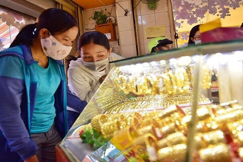 Giá vàng ngày 29/1 tiếp tục tăng mạnh 6,9 triệu, vượt mức 184 triệu đồng/lượng