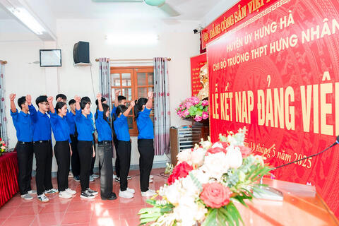 Ươm mầm 'hạt giống đỏ' trong trường học ở Hưng Yên