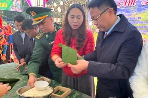 Thanh tra tỉnh Lai Châu chung tay mang Tết ấm đến đồng bào vùng biên