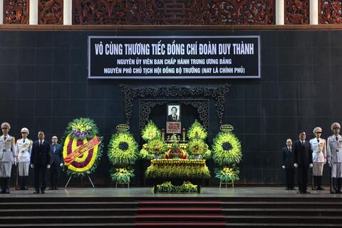Thủ tướng và nhiều lãnh đạo viếng nguyên Phó Chủ tịch Hội đồng Bộ trưởng Đoàn Duy Thành