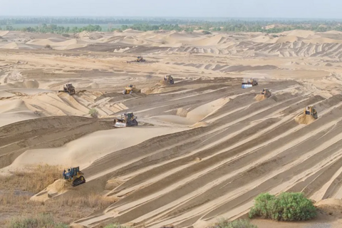 Trung Quốc biến sa mạc Taklamakan thành ‘bể chứa carbon’