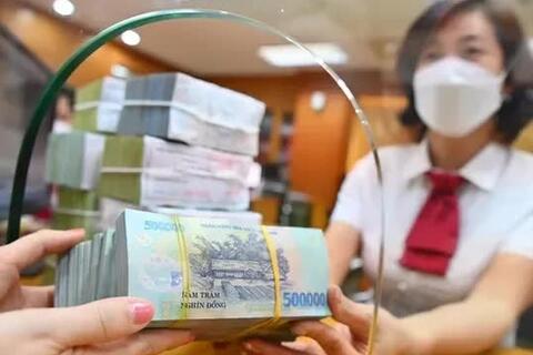 33% người trưởng thành lựa chọn gửi tiền tiết kiệm tại ngân hàng