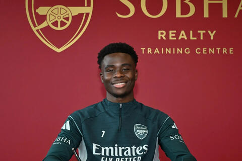 Arsenal ‘trói chân’ tới năm 2030, Saka bật khóc trước 'món quà đặc biệt’