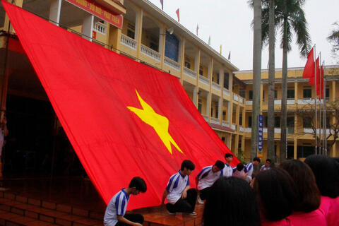 Bồi đắp lòng yêu nước cho học sinh qua chuyên đề ‘Lịch sử lá cờ Tổ quốc’