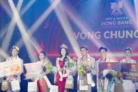 Sinh viên thi nhan sắc ở trường đại học, được rèn gì?