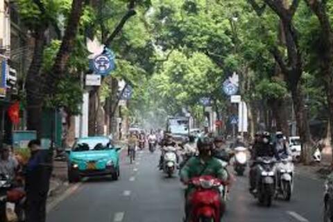 Dự báo thời tiết ngày 4/4: Bắc Bộ mưa dông, Nam Bộ nắng nóng