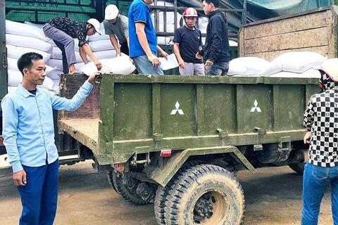 Hỗ trợ hơn 936 tấn gạo dự trữ quốc gia cho người dân tham gia bảo vệ rừng