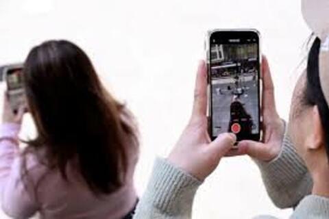 Hạn chế điện thoại trong trường học: 'Vùng xám' trong thực thi chính sách