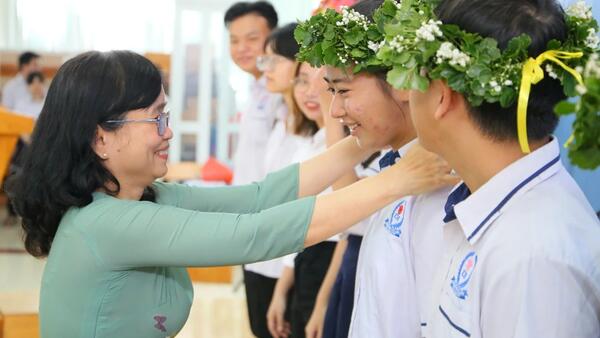 Vun bồi lòng biết ơn qua lễ tri ân