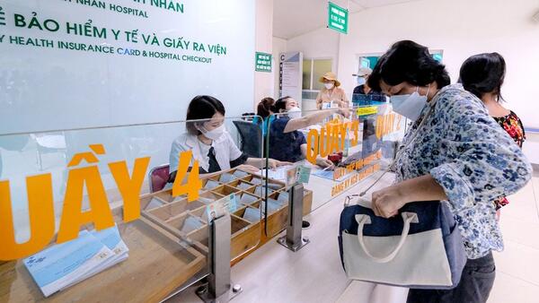 Từ 1-7, trường hợp nào tự đi khám chữa bệnh trái tuyến được hưởng 100% bảo hiểm y tế?