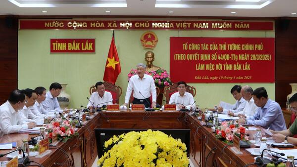 Phó Thủ tướng Thường trực Chính phủ Nguyễn Hòa Bình làm việc với Đắk Lắk