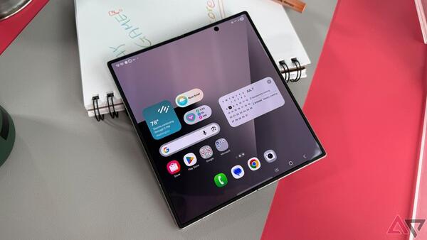 Galaxy Z Fold7 ra mắt với thiết kế siêu mỏng, nhưng tại sao pin vẫn không đổi?