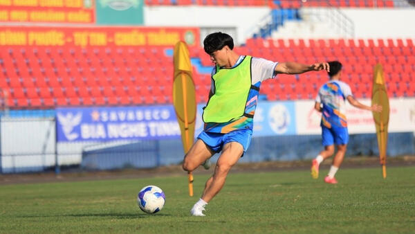 Chấn thương liên tục đeo bám Công Phượng